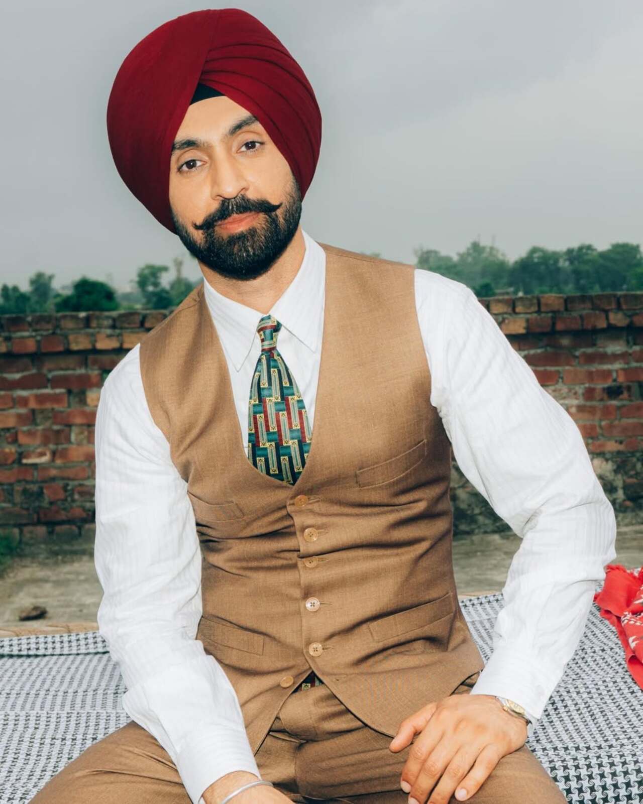 After the release of the song, Diljit Dosanjh took to social media to share some BTS images from the sets of the song